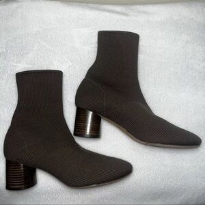 $400 VINCE Tasha Rib-Knit Cylinder Heel - Pull on Sock Boots - Brown size 7 UR37
